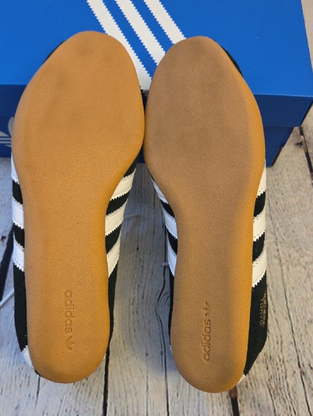 Adidas Tokyo Sneakers Size 8 - Picture 4 of 5